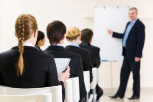 Актуальность развития профессиональных компетенций государственных муниципальных служащих, работников бюджетных организаций